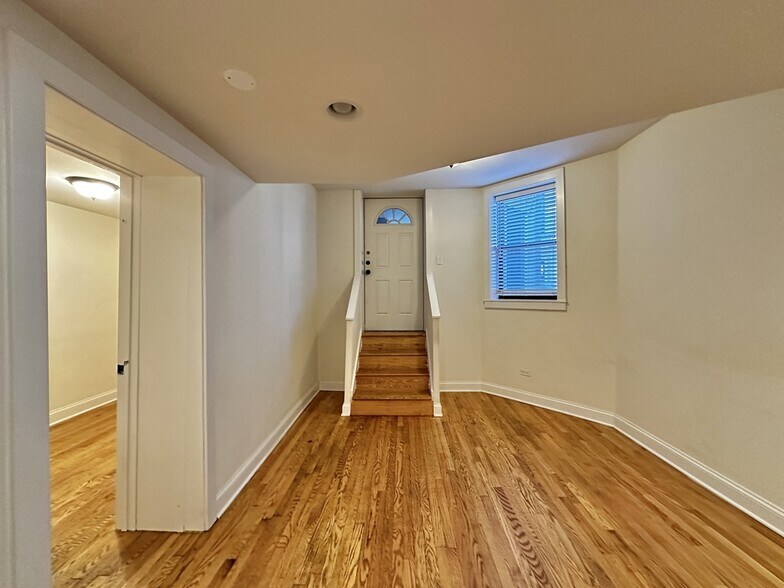 Building Photo - 4139 N Ashland Ave