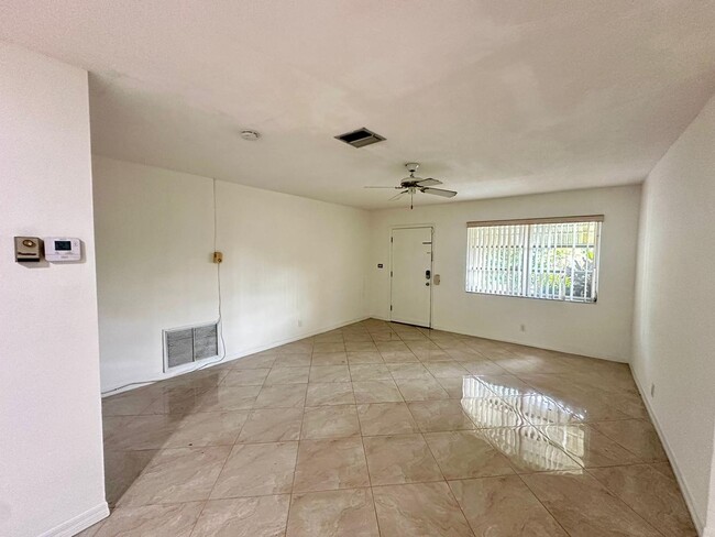 Building Photo - 55+ Community Tamarac Single Family 2 bedr...