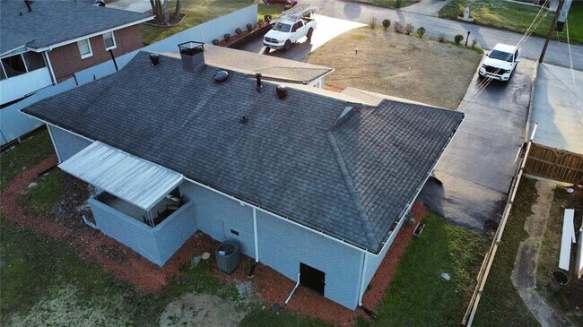 Building Photo - 1944 Cindy Dr