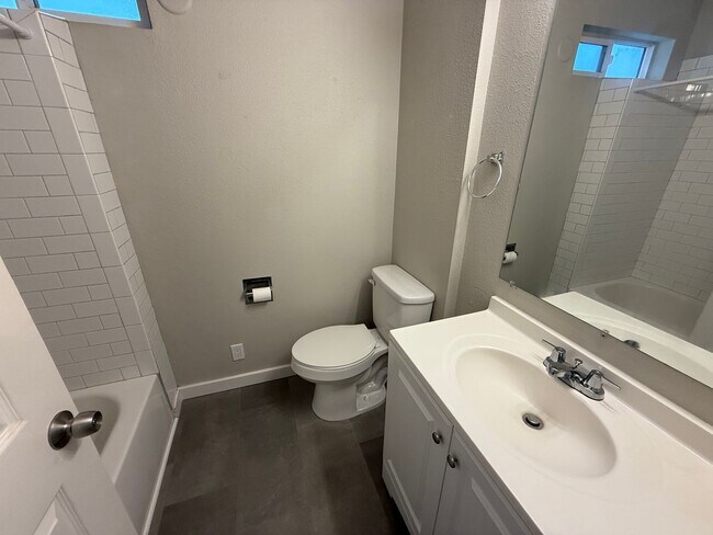 Building Photo - 2726 - MDL Capital Partners