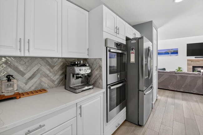 Building Photo - 6701 Hillside Ln