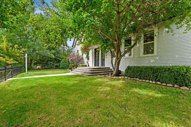 Building Photo - 1155 N Ballantyne Ln