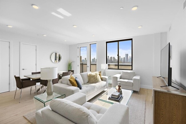 Building Photo - 136-144 Summit Ave