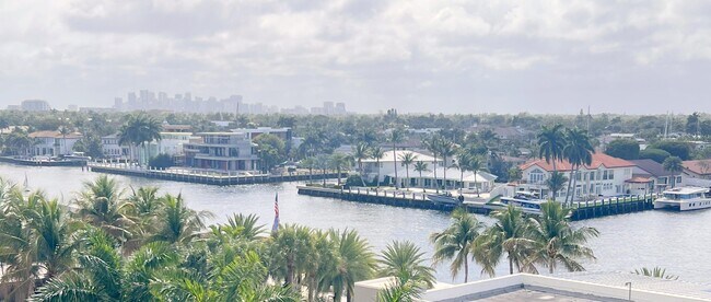 Building Photo - 3020 NE 32nd Ave