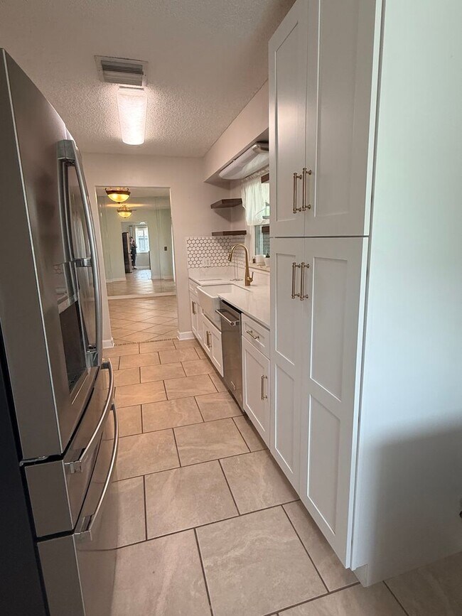 Building Photo - Beautifully Remodeled Lake Front Solar home. Call Sheila Campbell 407-687-7900