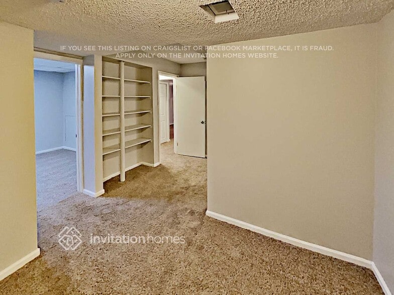 Building Photo - 2977 S Bahama St