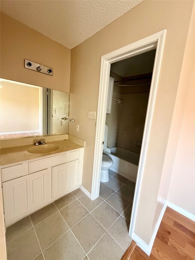 Building Photo - 12400 Brookglade Cir