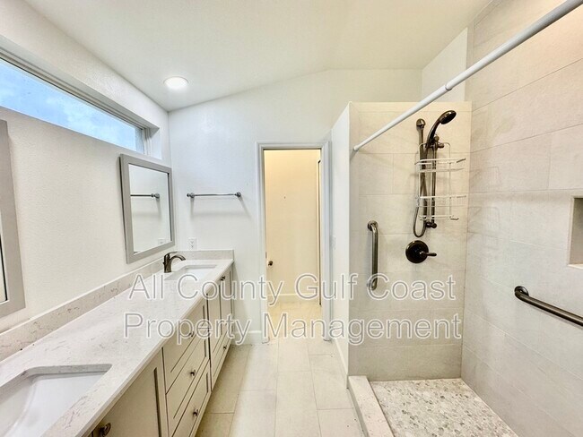 Building Photo - 535 Wexford Dr