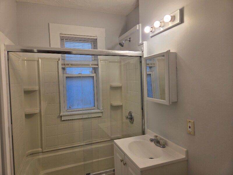 Building Photo - 168-170 Oak St