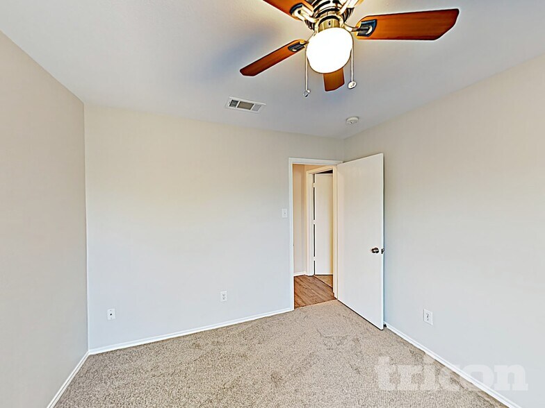 Building Photo - 1015 James Donald Ln