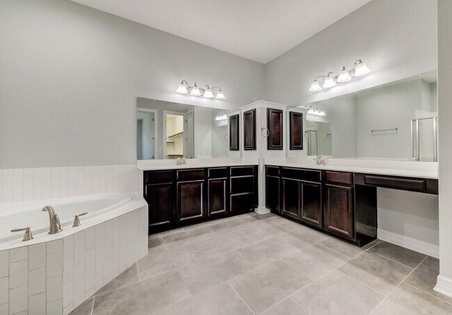 Building Photo - 403 Bellagio Dr