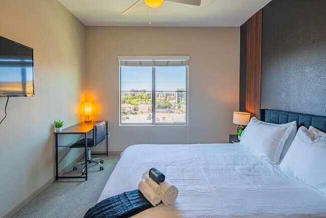 Building Photo - 295 E Roosevelt St