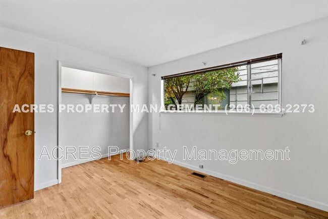 Building Photo - 7617 S Lakeridge Dr