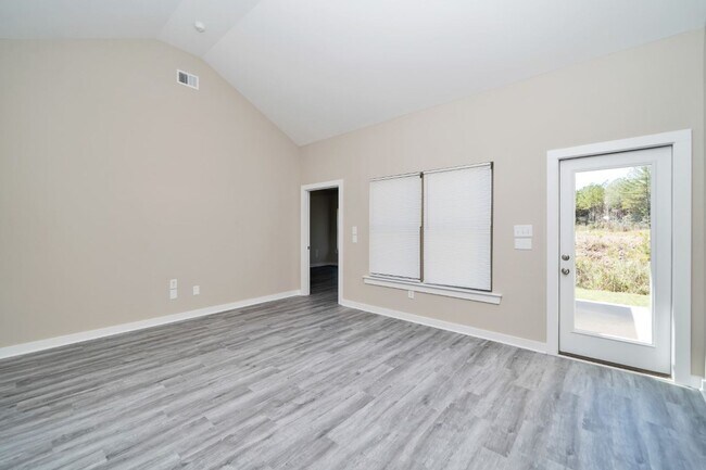 Building Photo - 5525 Blue Jay Cir