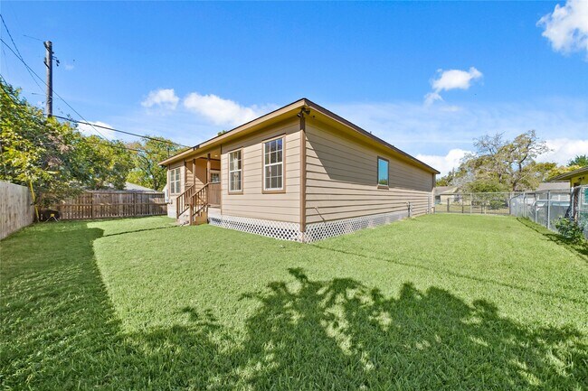 Building Photo - 5602 Belmark St