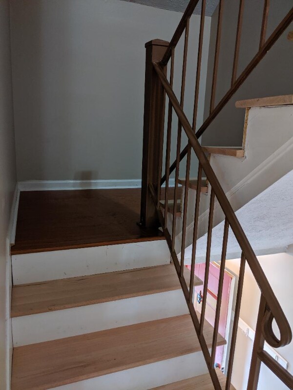 Building Photo - 474 Woodview Dr