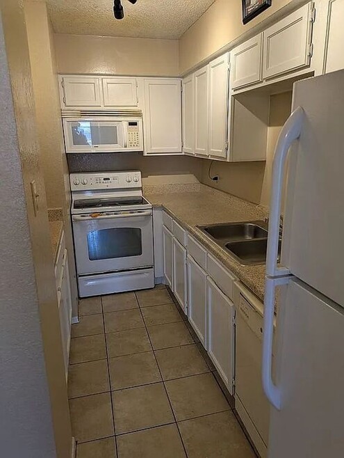 Building Photo - 1608 Pecan Chase Cir