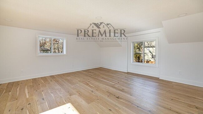Building Photo - Stunning Remodeled 4 bedroom / 4 bath-2026...