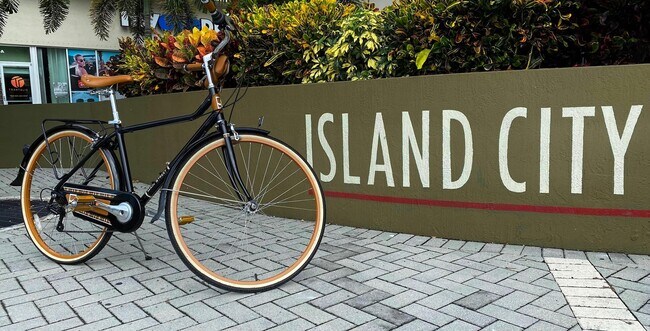 Building Photo - 2660 NE 8th Ave