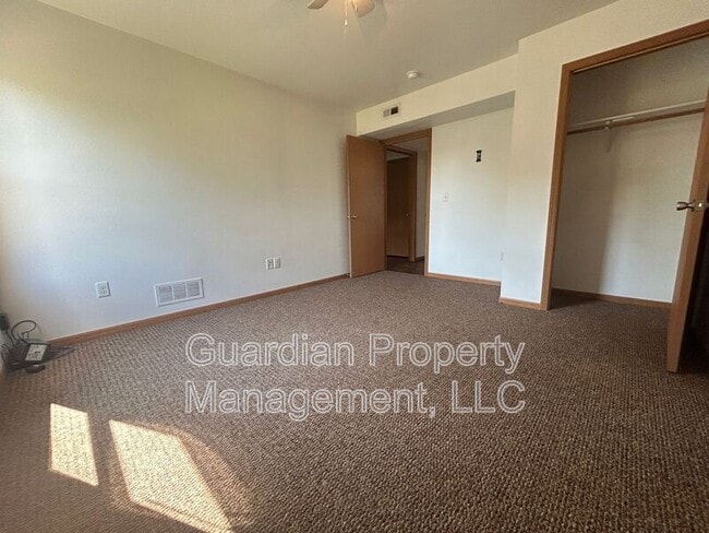 Building Photo - 330 E 4th St