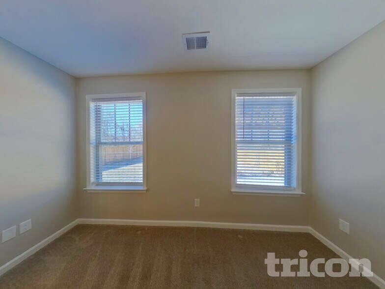 Building Photo - 29 Mendham Ln