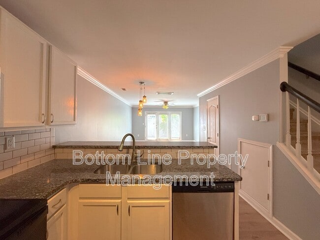Building Photo - 1218 Green Oaks Ln