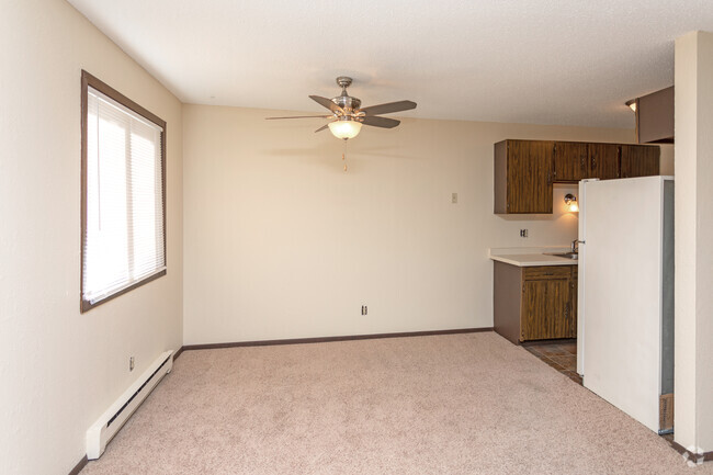 2BR, 1BA - 750SF - Northern Oaks Apartments