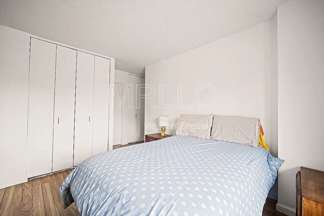 Building Photo - 25-40 Shore Blvd