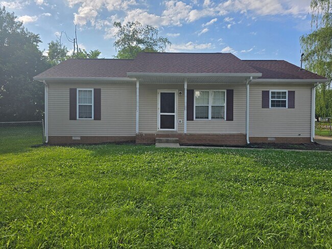 Primary Photo - Charming 3-Bedroom Retreat at the End of t...