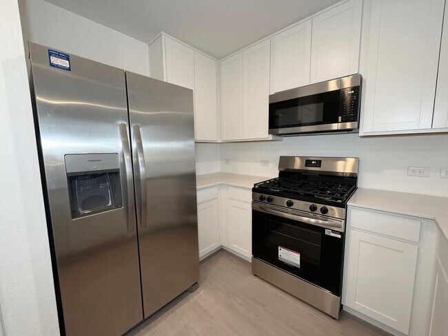 Building Photo - 401 Meadows Ln