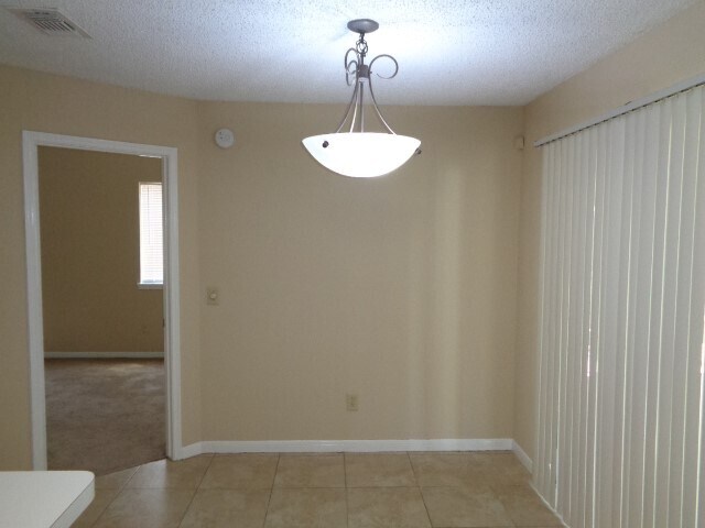 Building Photo - 9222 Palm Shores Dr