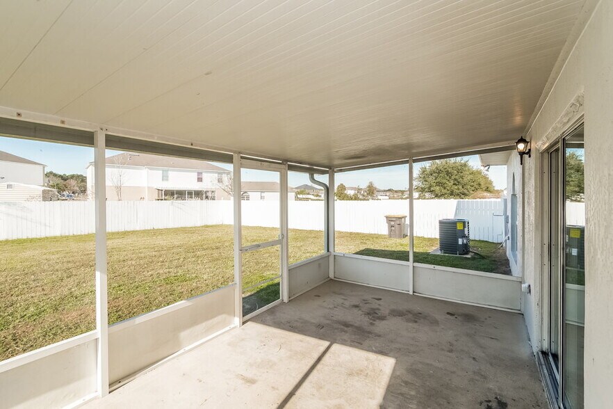 Building Photo - 8730 Lancashire Dr