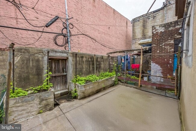 Building Photo - 1427 Tasker St