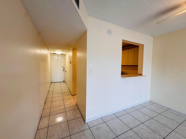 Building Photo - 8025 S Colony Cir