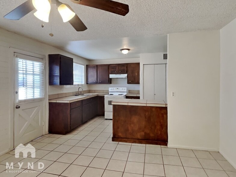 Building Photo - 5619 N 61st Cir