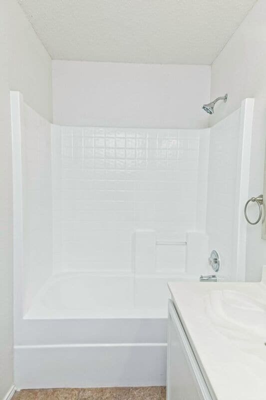 Building Photo - 2508 Clear Brook Dr