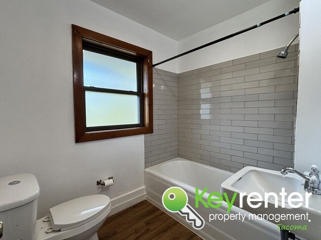 Building Photo - Character and Comfort in Tacoma, Spacious ...