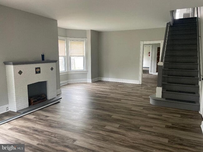 Building Photo - 246 W Front St