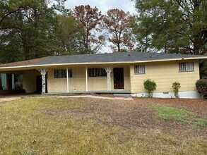 Building Photo - 1022 Garden Park Dr