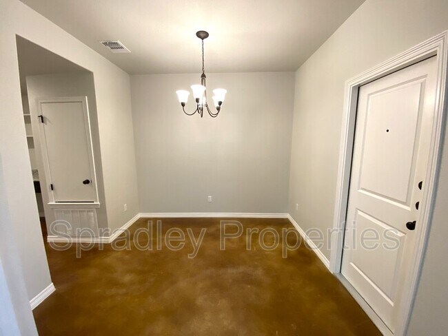 Building Photo - 202A Juniper Dr
