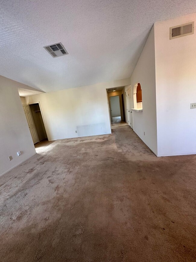 Building Photo - 2 bedroom condo near UNLV