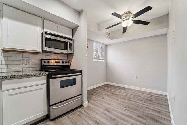 Building Photo - 2807 Beauchamp St