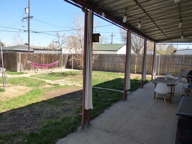 Building Photo - $0 DEPOSIT OPTION! Beautifully Upgraded 3-...