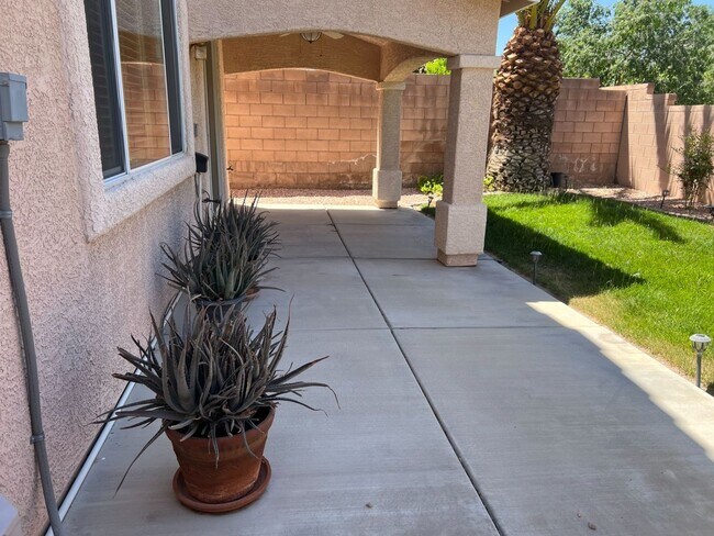 Building Photo - Summerlin North