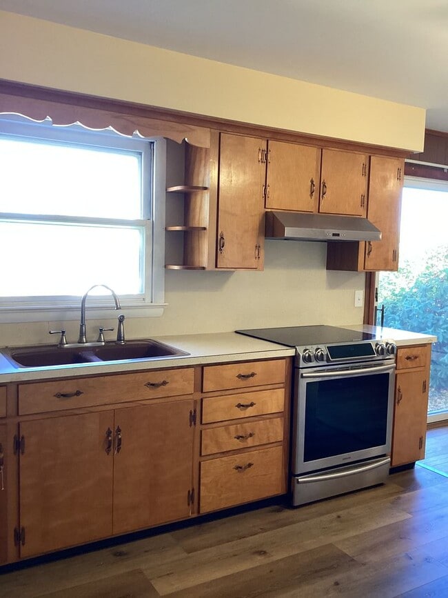 Building Photo - Roomy Rancher in Blue Ridge Summit