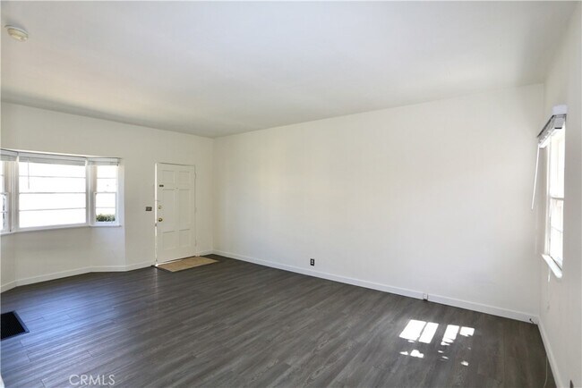 Building Photo - 364 Cliff Dr