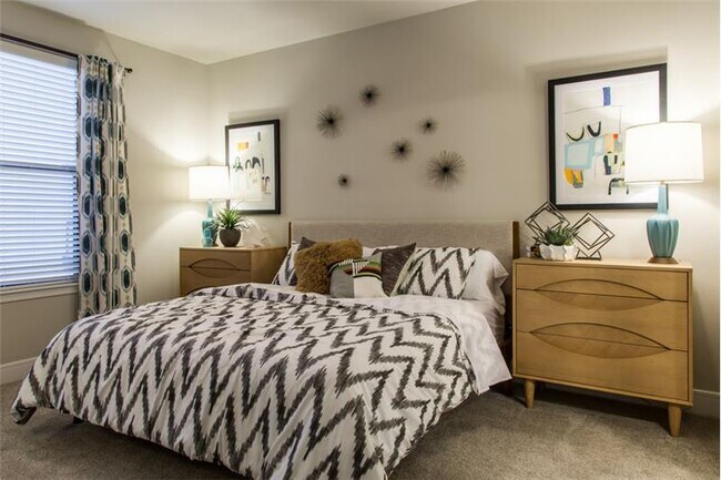 Building Photo - 1623 E 6th St