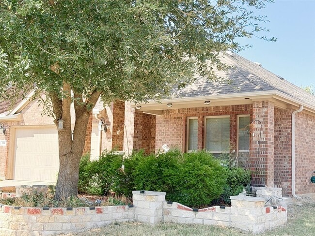 Building Photo - 112 Rustic Oak Ln