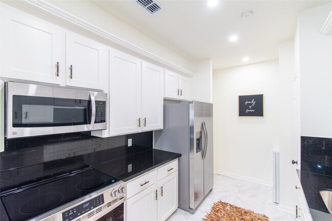 Building Photo - 727 Bunker Hill Rd