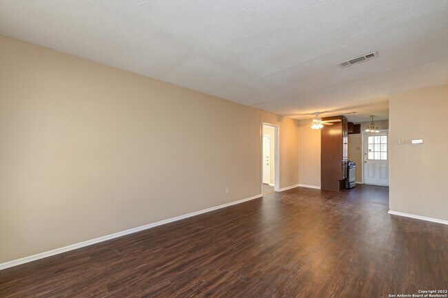 Building Photo - 3503 Sun Beam Ln